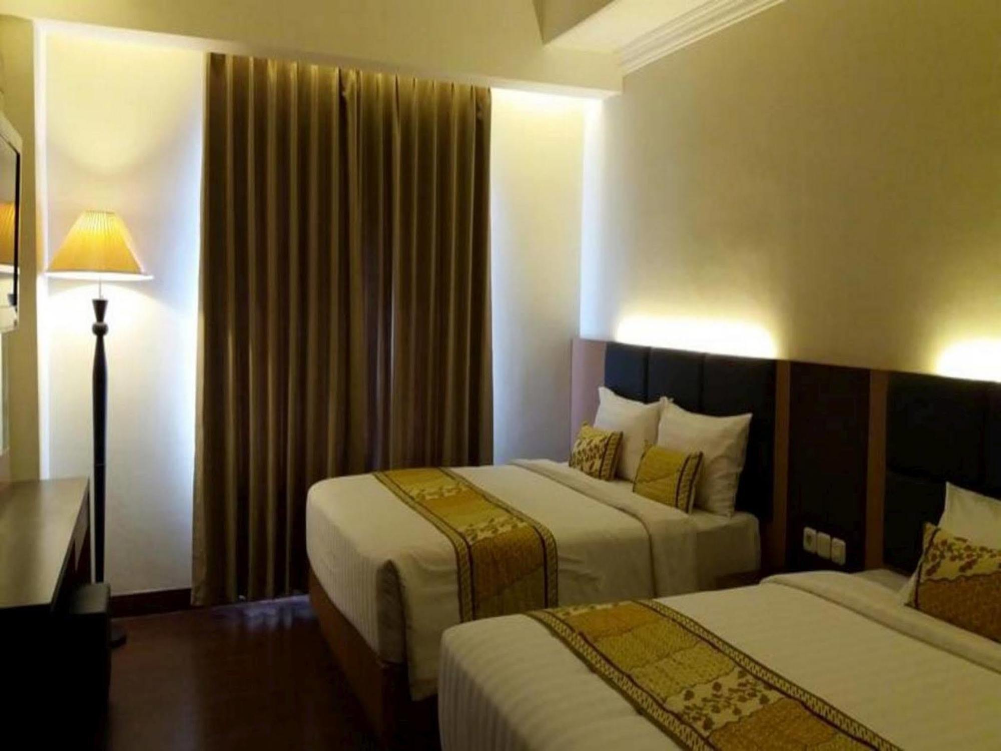 D'Senopati Malioboro Grand Hotel Джокякарта Екстериор снимка