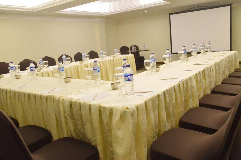 D'Senopati Malioboro Grand Hotel Джокякарта Екстериор снимка