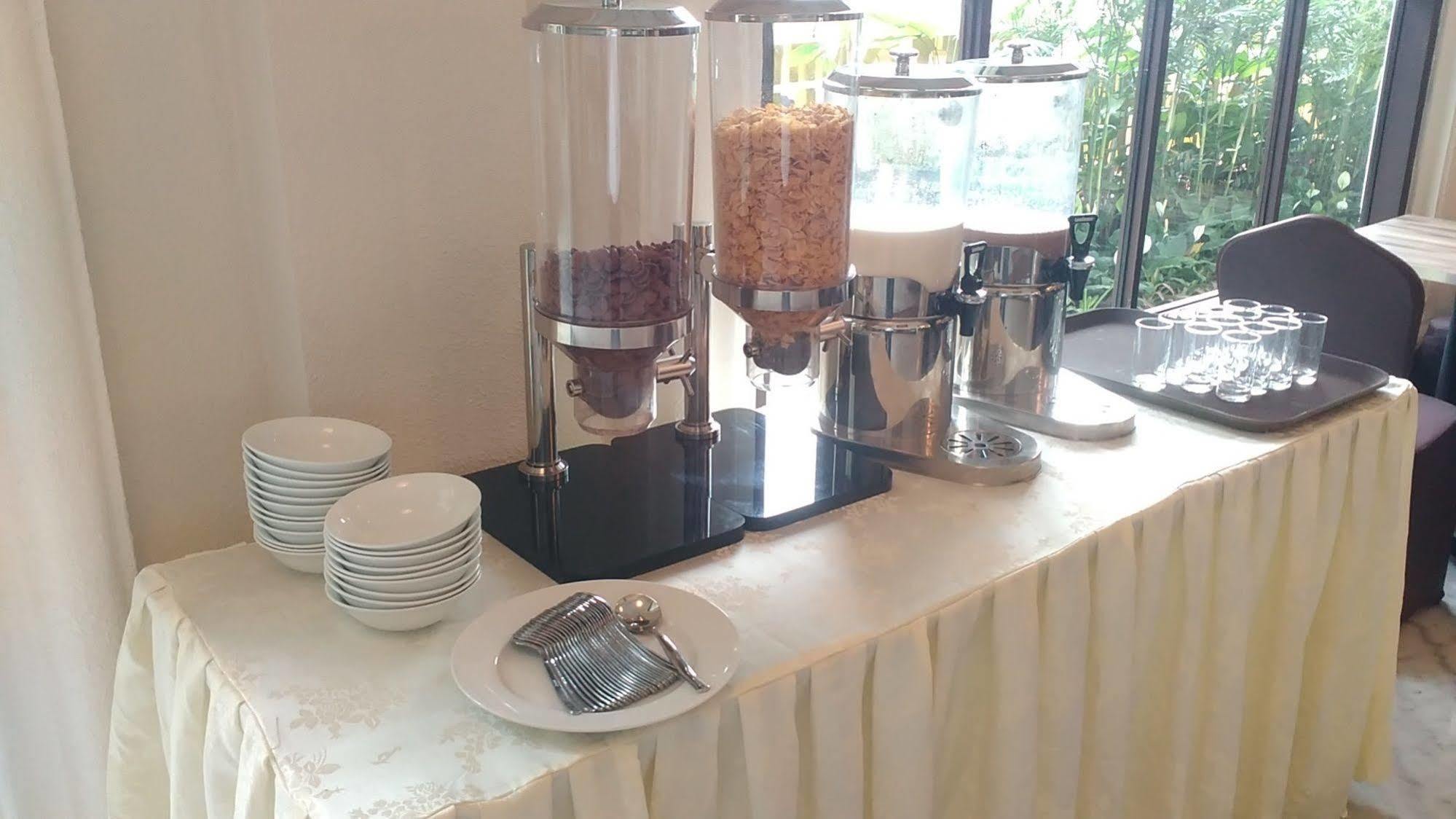 D'Senopati Malioboro Grand Hotel Джокякарта Екстериор снимка